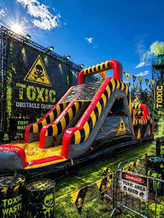 OBSTACLE COURSE 40 FT TOXIC (WET/DRY) + Table & 8 Chairs party rental